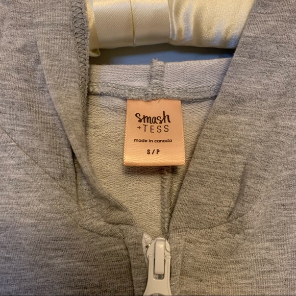 Smash and Tess Harris Hoodie romper. Brand new, never worn. Size : small - Picture 3 of 3